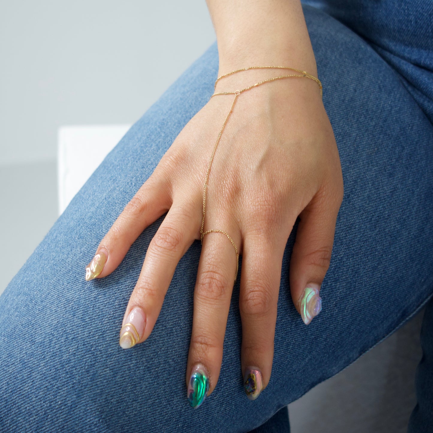 Dainty Flat Hand Chain - Gold