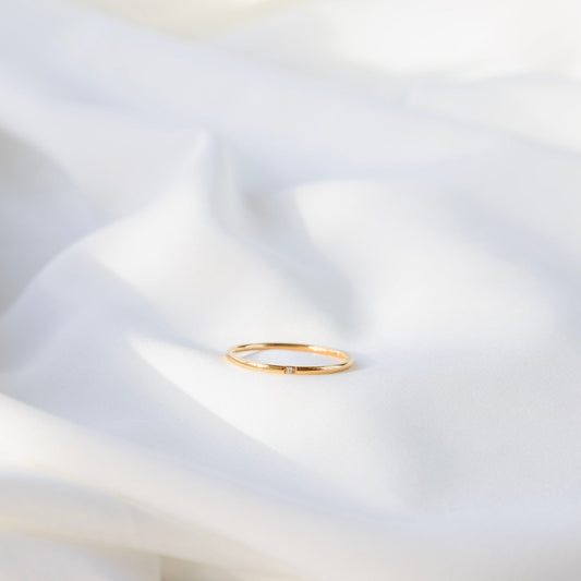 Dainty Stone Band Ring - Gold