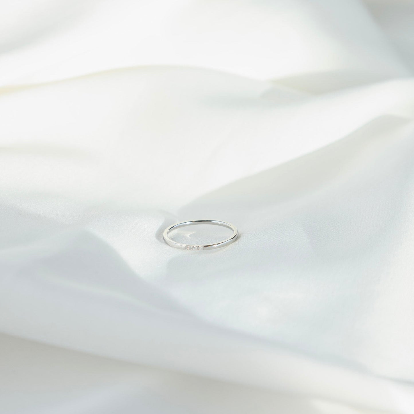 Dainty 3 Stone Band Ring - Silver