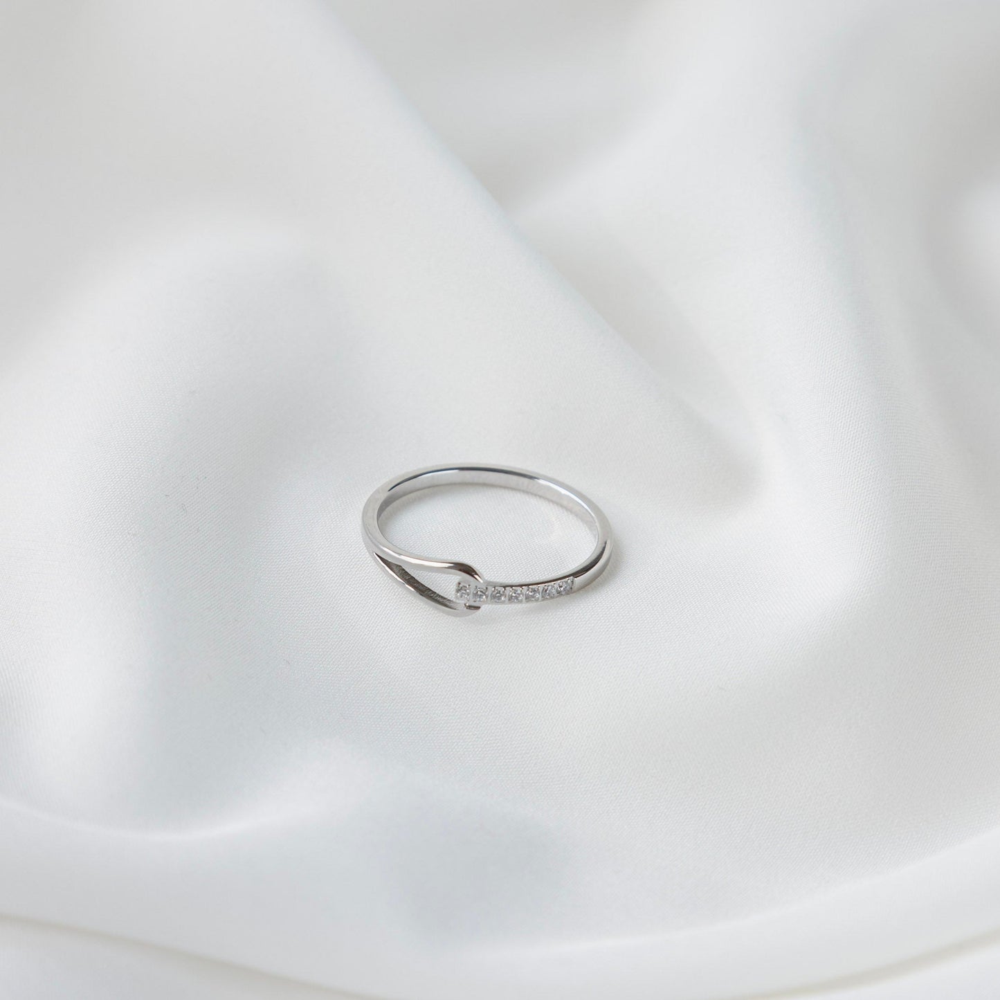 Everluxe Loop Band Ring - Silver