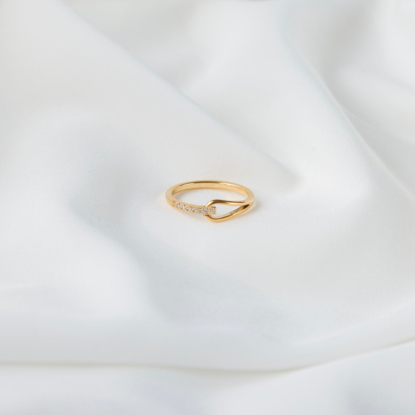 Everluxe Loop Band Ring - Gold
