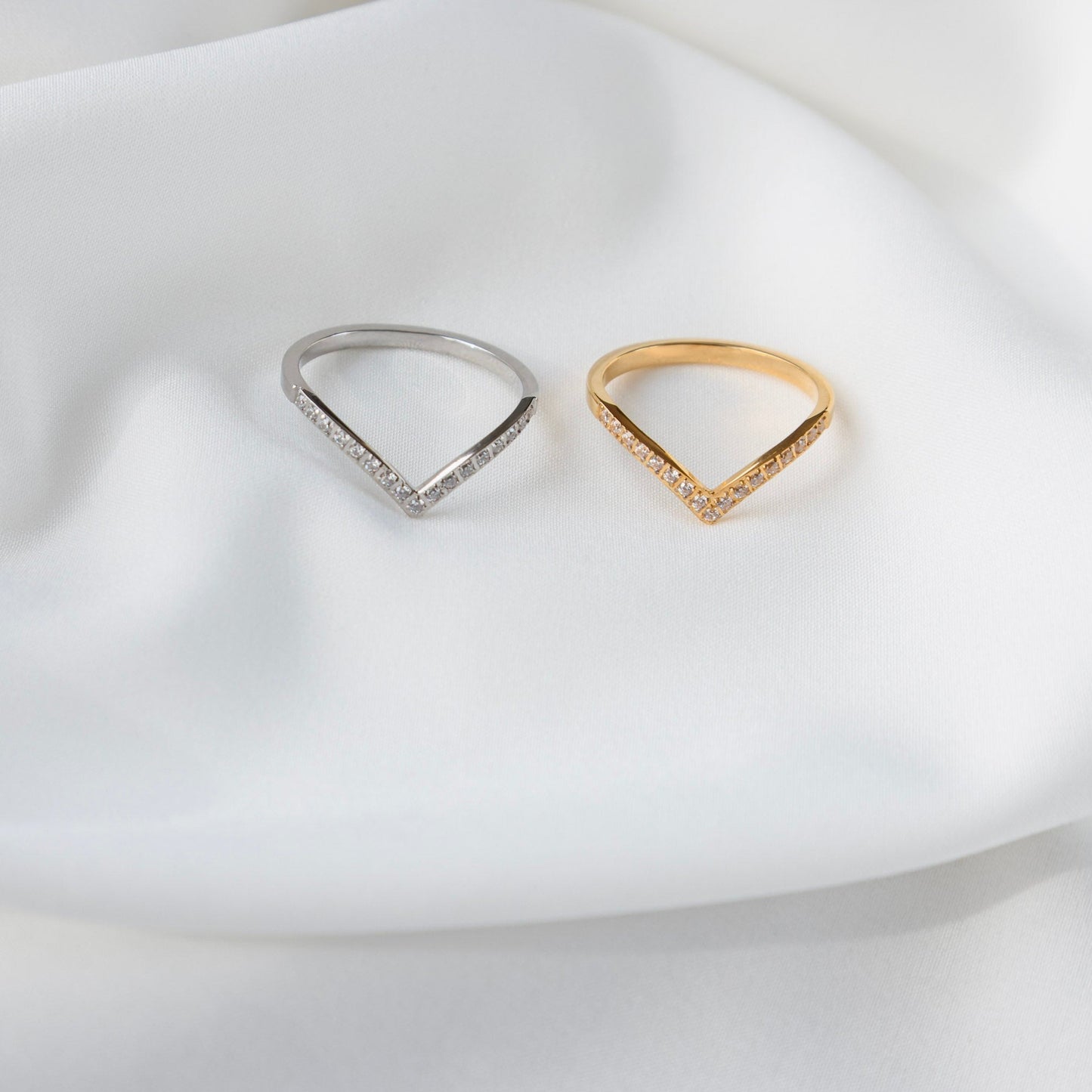 Dainty V Band Ring - Silver