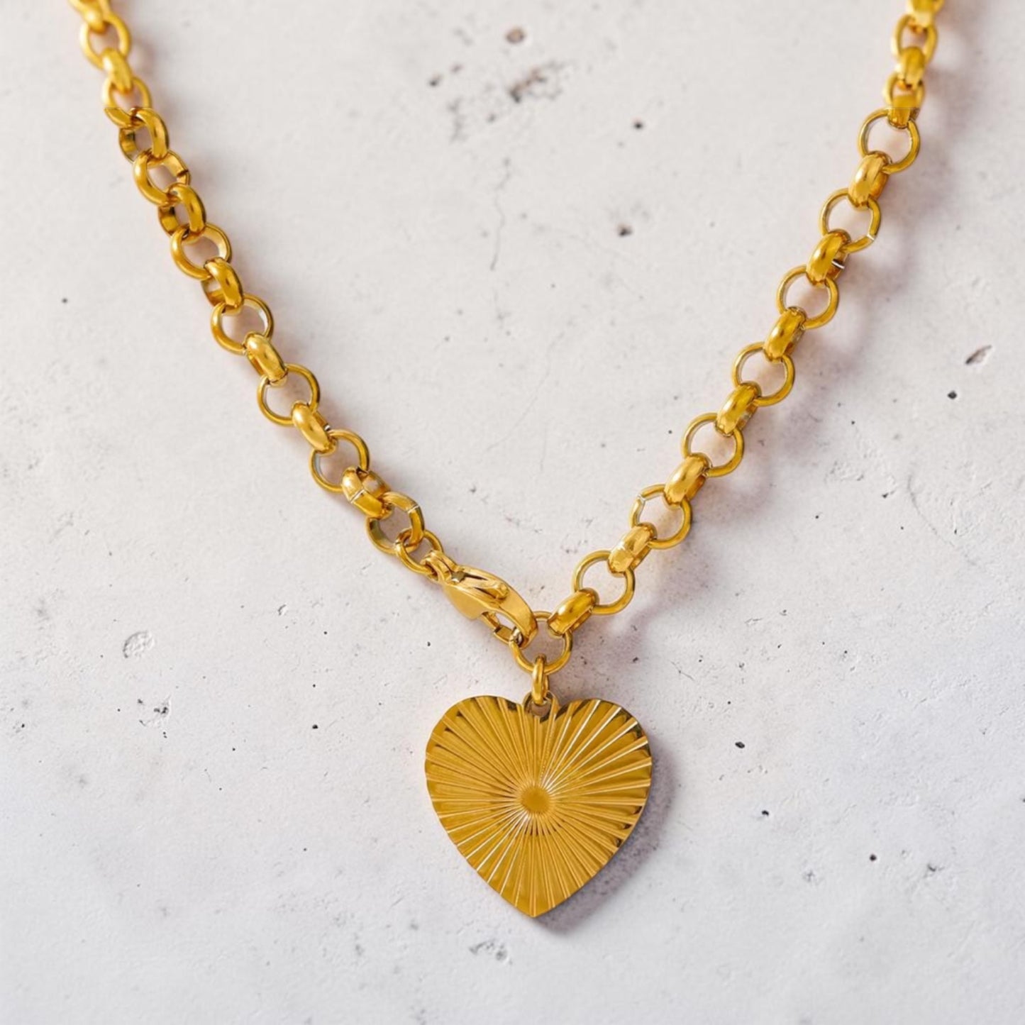 Round Links Heart Pendant Necklace | The Consciously Lisa Collection