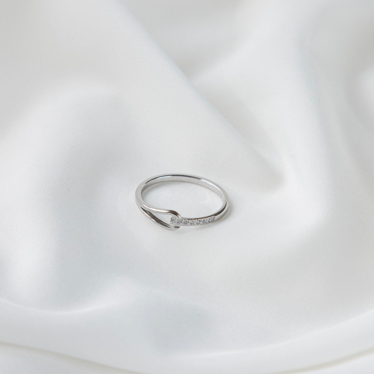 🎁 Everluxe Loop Band Ring - Silver (Special Price)