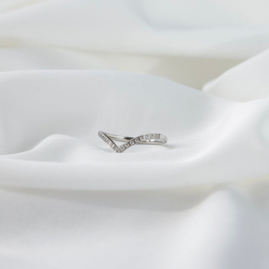 🎁 Dainty V Band Ring - Silver (Special Price)