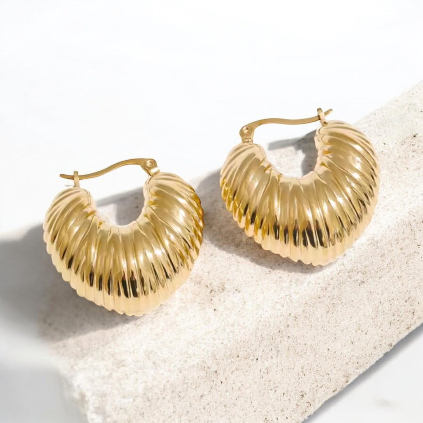 🎁 Textured Chunky V Hoop Earrings (100% off)